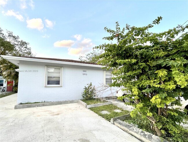 Photo - 5911 Liberty St