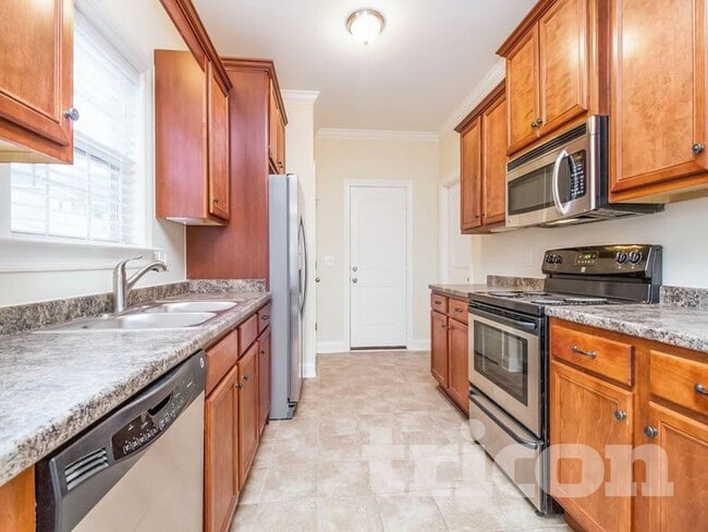 Photo - 1527 Dewsbury Dr