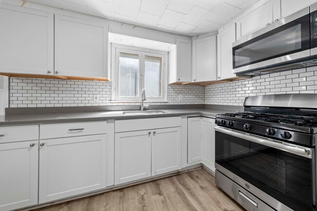 Photo - 559 S Goodman St