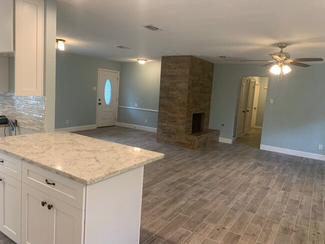 Building Photo - 334 Gamewood Dr