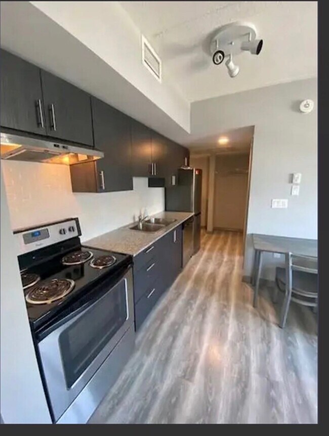 Building Photo - 275 Larch St Unit 275-F larch St