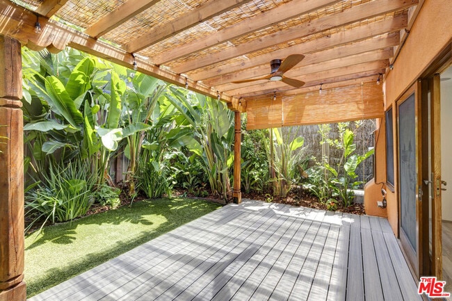 Photo - 1138 1\2 N Poinsettia Pl