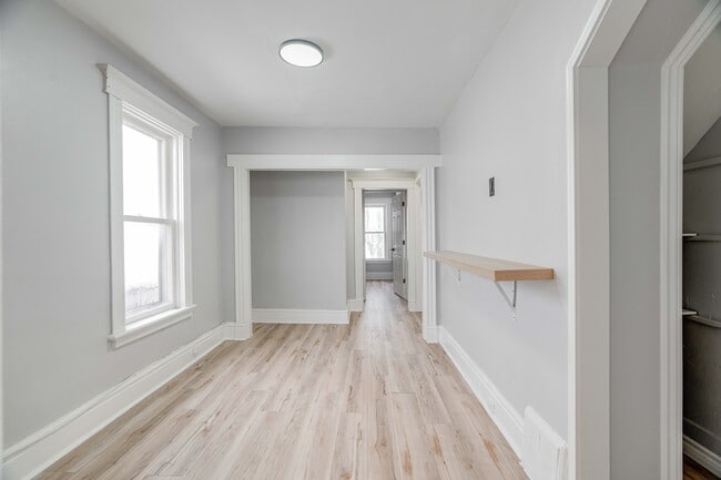 Photo - 32 Mackay Av Unit 2