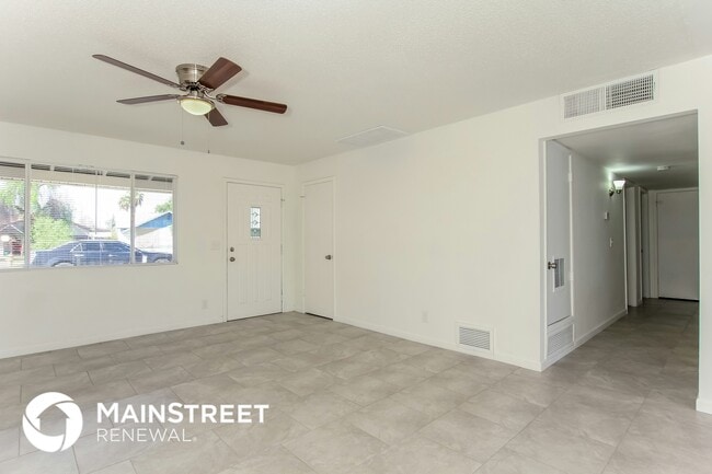 Photo - 8017 N 38th Ave