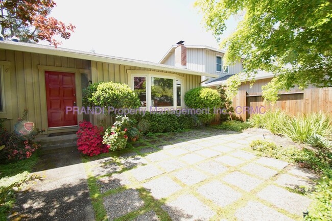 "Charming 4-Bedroom Oasis in San Rafael wi... - "Charming 4-Bedroom Oasis in San Rafael wi... Apartment