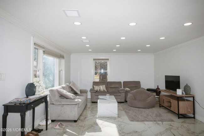 Photo - 295 Roosevelt Ave