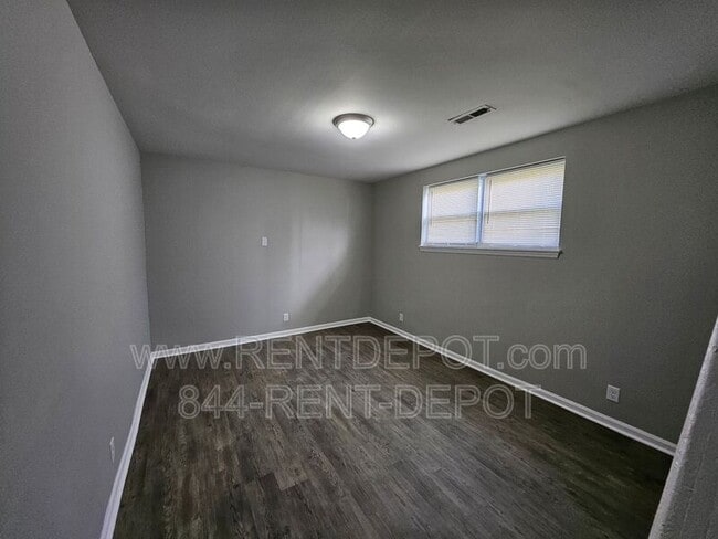 Building Photo - 1425 Jeanette Ave