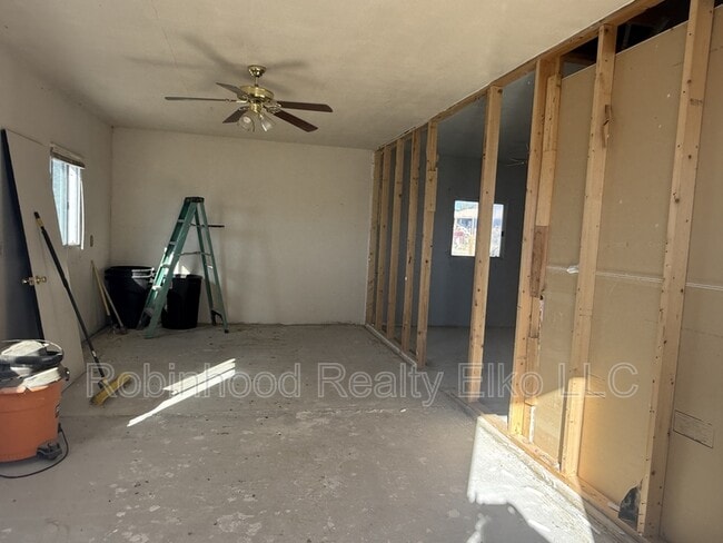 Photo - 300 Rustic Dr