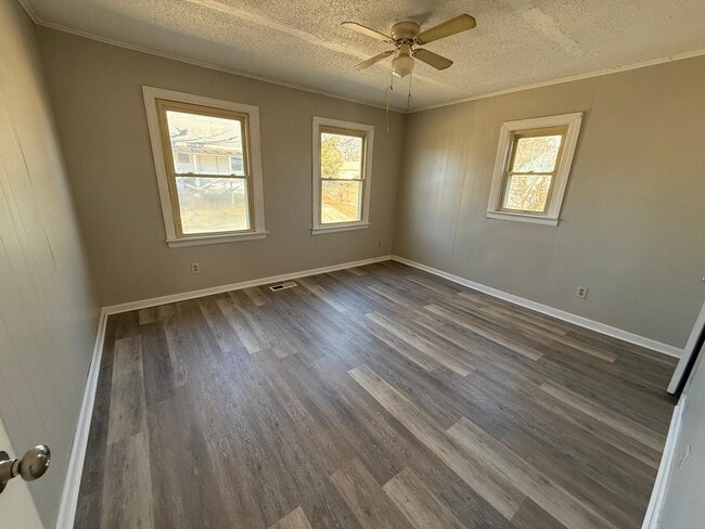 Photo - 2405 Fala St