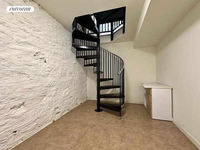 Photo - 535 E 87th St