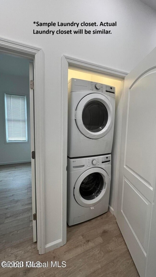 Photo - 305 2nd St