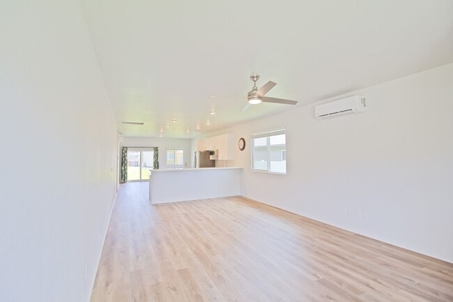 Photo - Ikena-Ho'opili/4 BD/2.5 BA/4 PK/ Available February 1