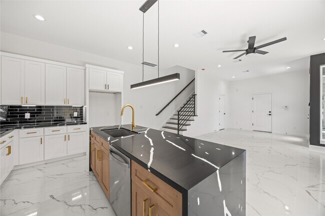 Photo - 5110 Westover St