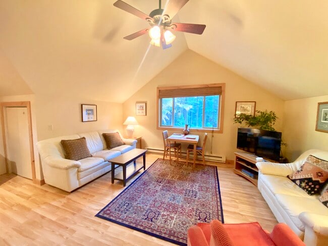Photo - 744 Hidden Valley Dr Unidad Peaceful Apt in the Woods