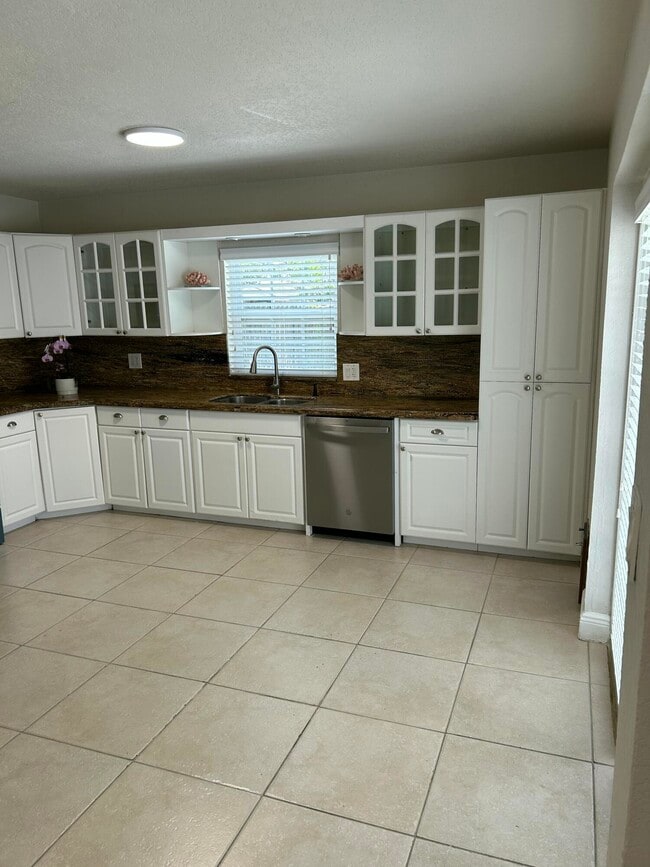 Photo - 61 NW 47th St