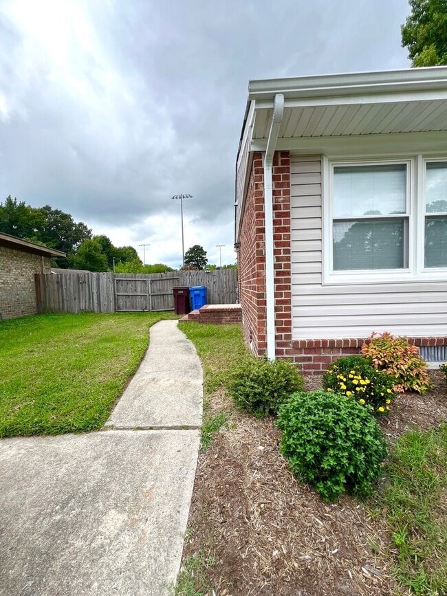 Photo - 908 Serf Ct