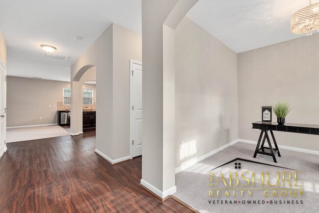 Photo - 436 Stapleford Ln