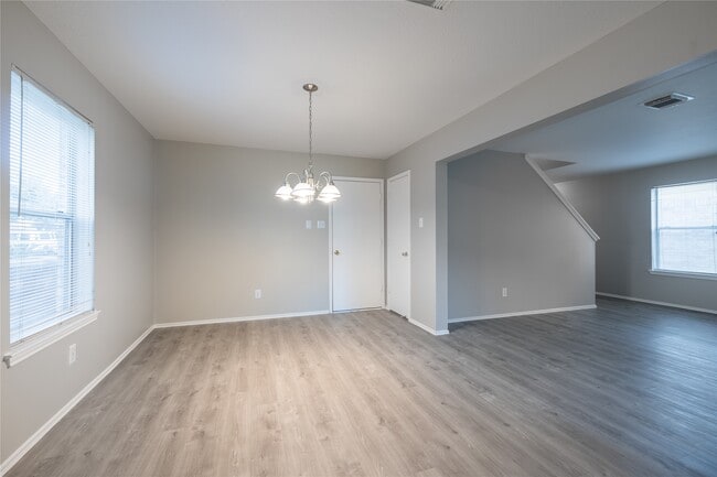 Photo - 10223 Revelstoke Dr