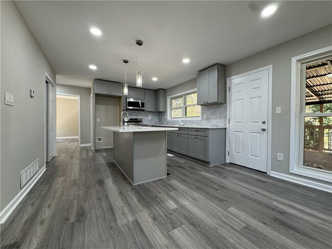 Photo - 3489 Creighton Rd SW