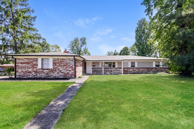 Building Photo - 4361 Hillcrest Dr Rental