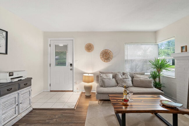 102 W King St Unit SI ID1029870P