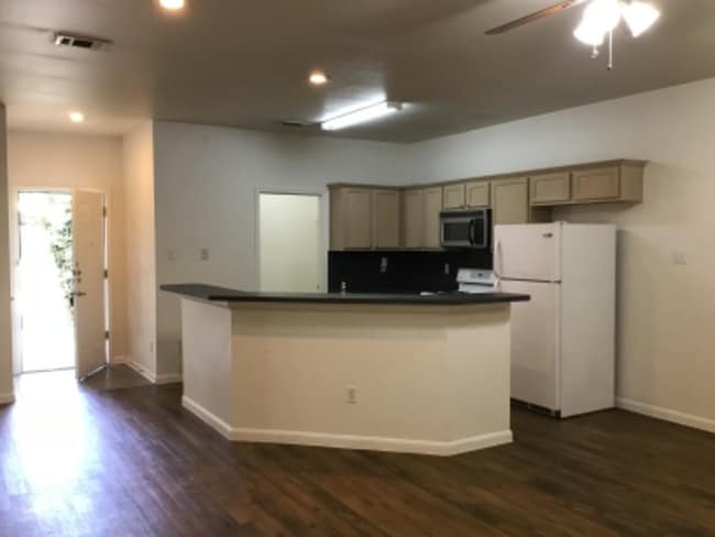 Photo - 3104 Northwest Blvd Unit B