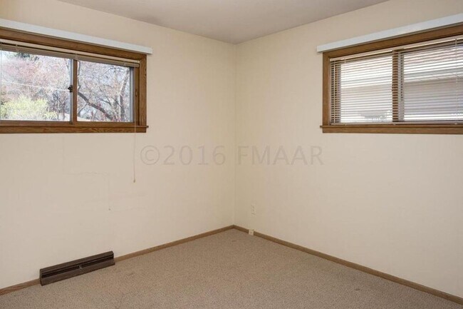 Photo - 5 Bedroom Home in Moorhead