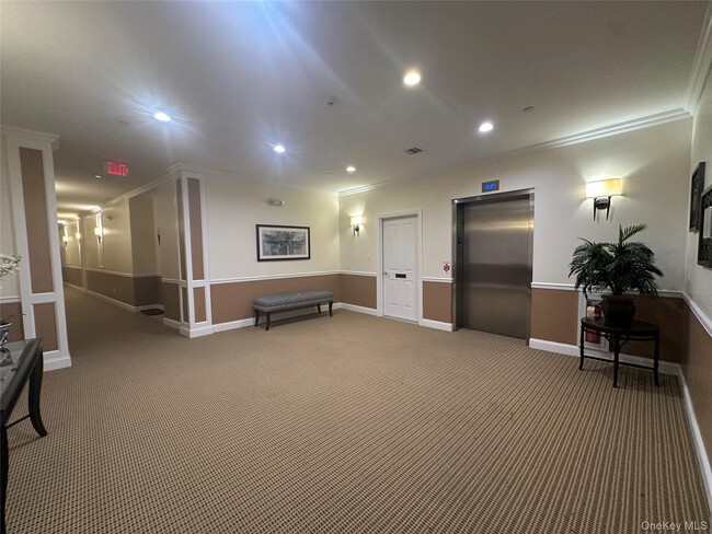Photo - 77 Quaker Ave Unidad 111
