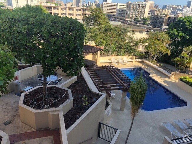 Building Photo - Large, Upgraded 2-Bedroom, 2-Bath with 2-... Rental