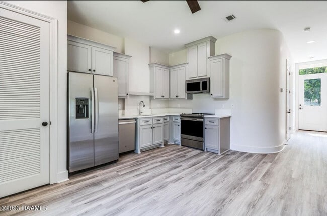 Kitchen Area - 114 S Jefferson St Unit 114