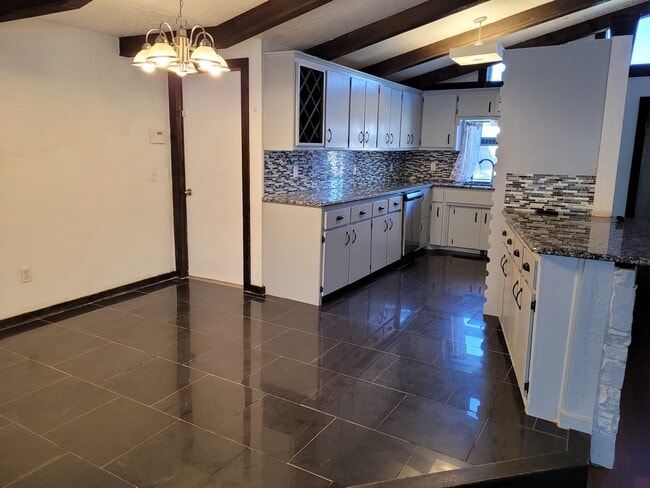 Photo - 102 Redbird Cir