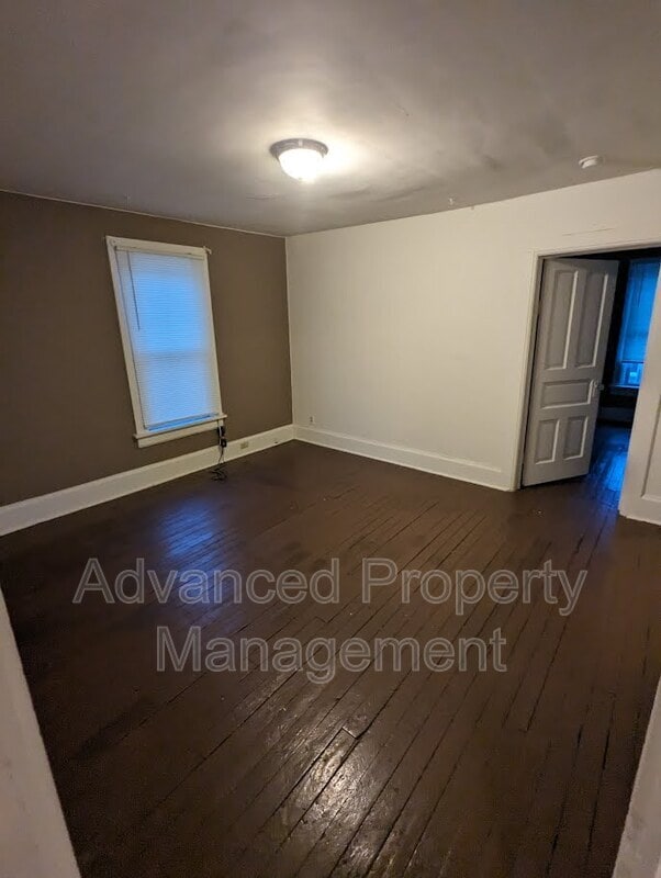 Photo - 1024 Hagerer St