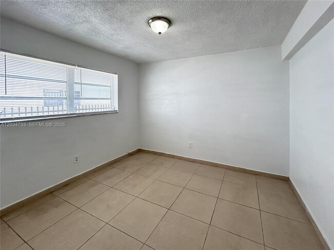Photo - 8287 NE Miami Ct Unidad 102