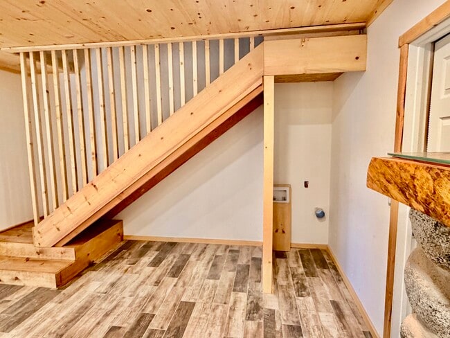 Photo - 25890 Wayne Rd