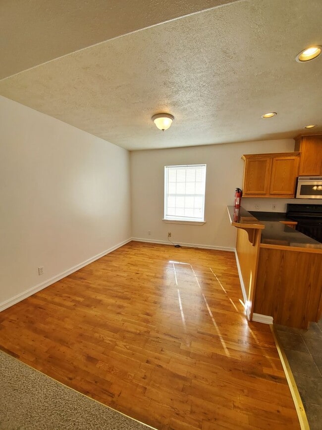 Photo - Spacious Apartment Available