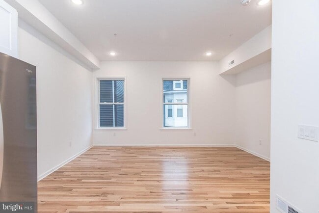 Photo - 315 N Preston St Unidad 201