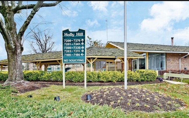 Building Photo - 7172 Donnell Pl Unit D4