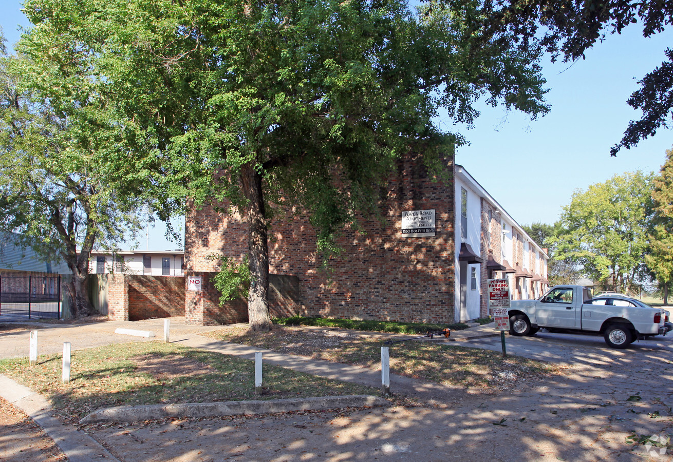 Photo - River Road Apartments