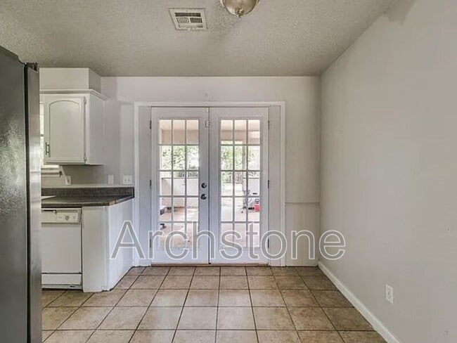 Photo - 3217 Overland Dr