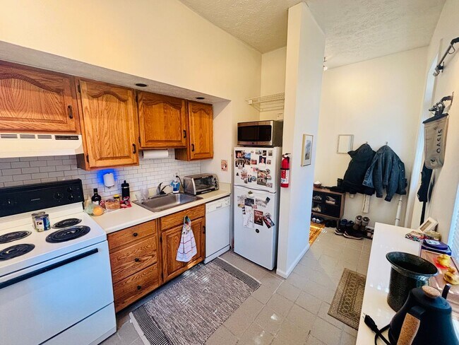 Photo - 310-312 Blenkner Unit 310 Blenkner