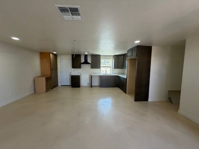 Photo - 3 Bedroom 2 Bath by Reid Park !