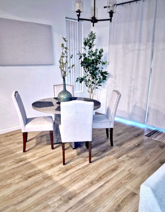 Photo - 719 S Longmore St