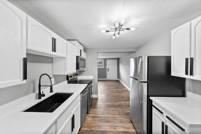 Building Photo - 1100 Rosemary St Unit 3