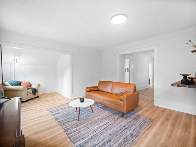 Photo - Newly Renovated 2 Bedroom Close to Hospitals