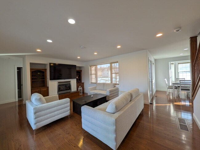 Photo - 130 River Dr