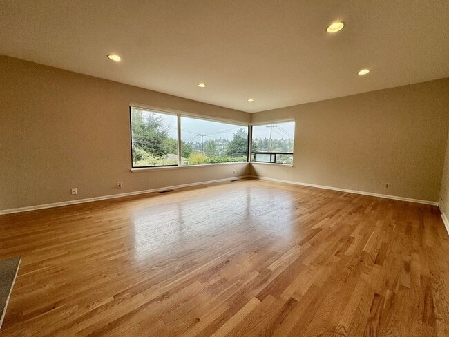 Photo - Large Mid-Century Home in Magnolia! AVAILABLE 6/1/2026!