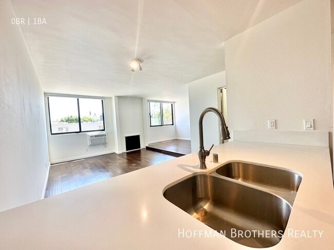 Photo - 724 N W Knoll Dr Unit 205