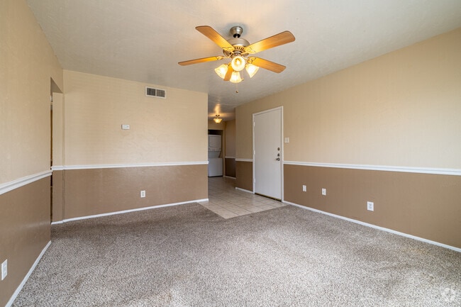 2BR, 1BA - 862SF - Living Room