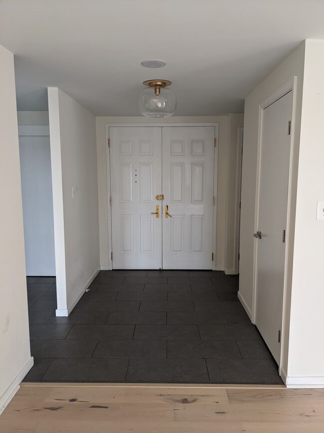 Foyer - 250 President St Unidad 309