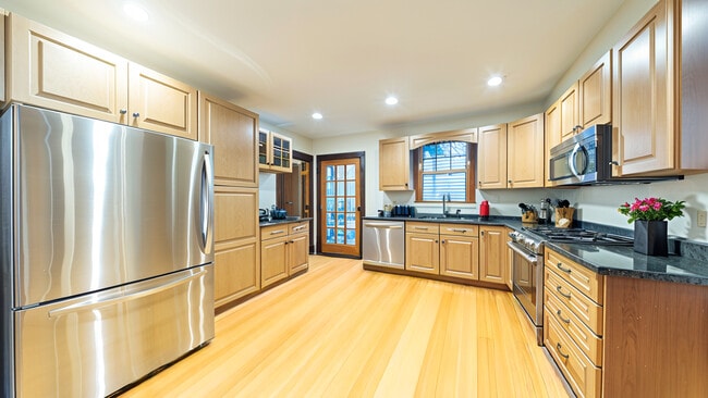 Building Photo - 22 Saybrook St Unit 1